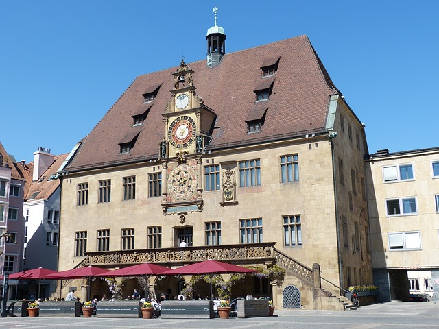 Verkaufsoffener Sonntag Heilbronn - Rathaus mit historischer Uhr