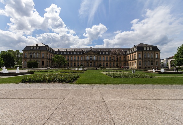 Verkaufsoffener Sonntag Stuttgart - Das neue Schloss lädt zu einer Pause ein