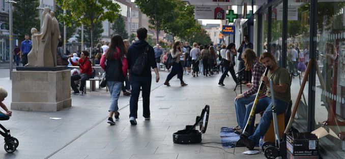 Verkaufsoffener Sonntag 3. Juli 2016 Baden-Württemberg NRW Hamburg Wolfsburg Kerpen Sindelfingen - Fußgängerzone mit Straßenmusikanten