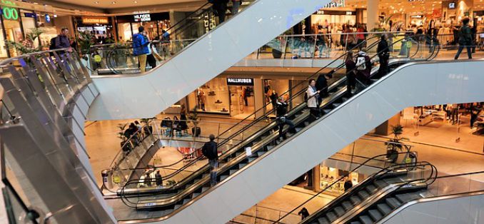 Verkaufsoffene Sonntage in Berlin und Umgebung - Rolltreppen im Shopping-Center