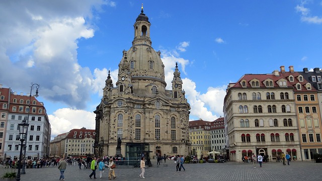 Verkaufsoffener Sonntag Sachsen - Frauenkirche und Marktplatz in Dresden