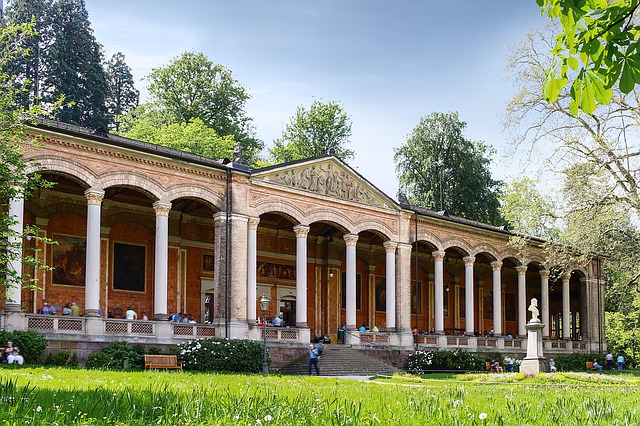 Verkaufsoffener Sonntag Baden-Baden - Trinkhalle in der Kuranlage