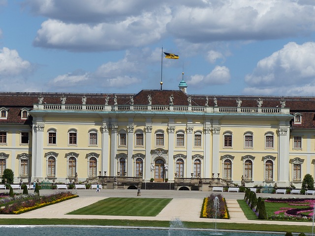 Verkaufsoffener Sonntag Ludwigsburg - Das prachtvolle Residenzschloss im Barockstil