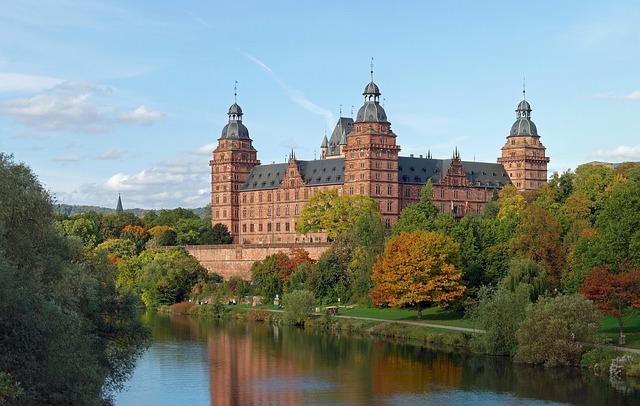 Verkaufsoffener Sonntag Aschaffenburg - Schloss Johannisburg ist das Wahrzeichen der Stadt