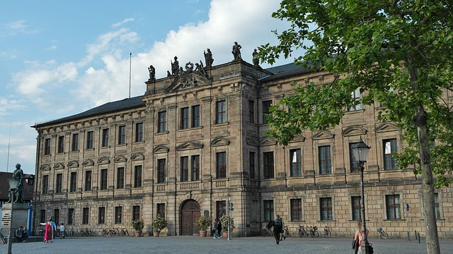 Verkaufsoffener Sonntag Erlangen - Markgräfliches Schloss im Stadtzentrum