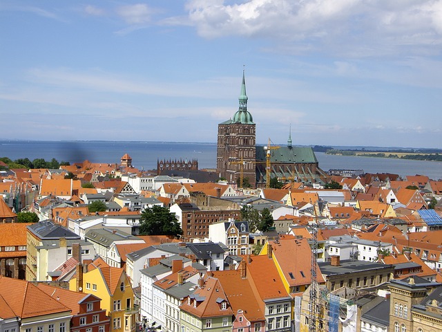Verkaufsoffener Sonntag Stralsund - Ein Blick über die Dächer hinaus auf das Meer