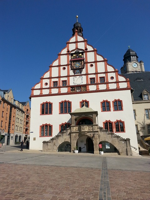 Verkaufsoffener Sonntag Plauen - Altes Rathaus mit Renaissance-Giebel und Kunstuhr
