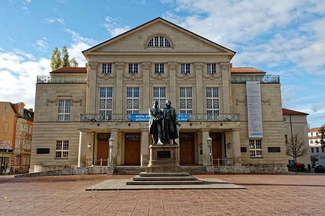 Verkaufsoffener Sonntag Weimar - Statue zu Ehren von Goethe und Schiller